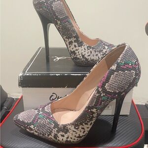 Stylish Snakeskin Patterned Stilettos